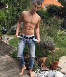 Gorgeous boy bodies 5fb6c06d3c66b.jpg