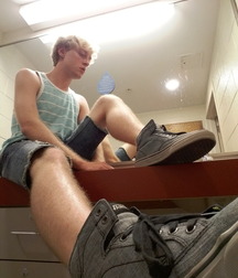 Addicted to boy feet 5fb6d9a6bc61f.jpg