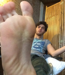 Addicted to boy feet 5fb6d9bd8ba2c.jpg