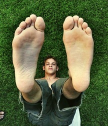 Addicted to boy feet 5fb6d9cde84cd.jpg