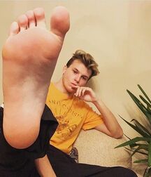 Addicted to boy feet 5fb6d9cfb73d7.jpg