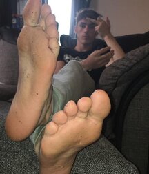 Addicted to boy feet 5fb6d9f14eb54.jpg