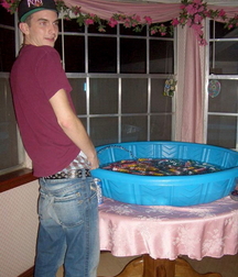 Boys taking a leak 5fb6f6d12376a.jpg