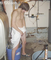 Boys taking a leak 5fb6f7287427d.jpg