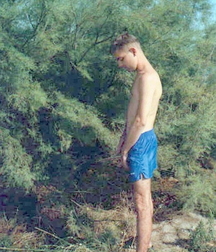 Boys taking a leak 5fb6f76682a1c.jpg