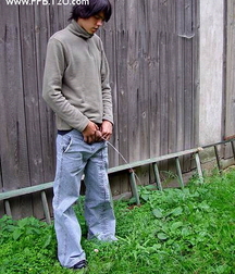 Boys taking a leak 5fb6f7ab8f173.jpg