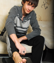 Models feet 5fb6ff04a3932.jpg