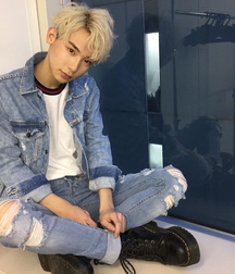 Sneaker and Jeans boys 5fb70c1a123ed.jpg