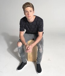 Gorgeous youngsters 5fb7fa28b3a04.jpg