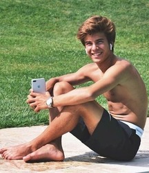 Hotties in summer 5fb871db73e09.jpg
