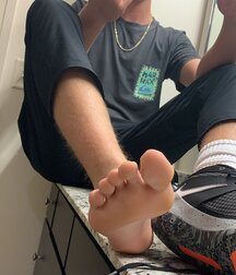Boyfeet and barefoot 5fb958757a947.jpg