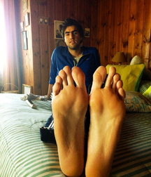 Lick some dirty sweaty feet 5fb9a83d3fbf4.jpg
