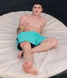Cool boy feet 5fb9ae03019c4.jpg