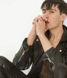 Leather loving hotties 5fb9c00b7a7a3.jpg