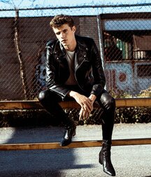 Leather loving hotties 5fb9c026bfd64.jpg