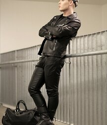 Leather loving hotties 5fb9c02898683.jpg