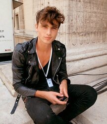 Leather loving hotties 5fb9c03fbe42d.jpg