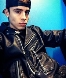 Leather loving hotties 5fb9c041f332a.jpg