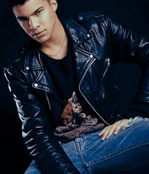 Leather loving hotties 5fb9c04ded5fe.jpg