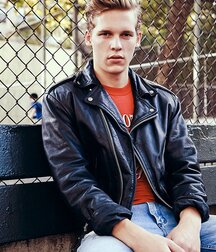 Leather loving hotties 5fb9c0567618e.jpg