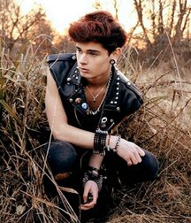Leather loving hotties 5fb9c05c23674.jpg