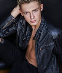 Leather loving hotties 5fb9c0be1b1fa.jpg