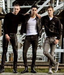 Leather loving hotties 5fb9c0c84aa12.jpg