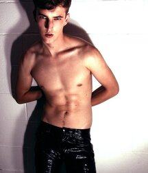 Leather loving hotties 5fb9c0d1d6d34.jpg