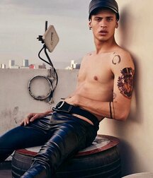 Leather loving hotties 5fb9c0d7a7467.jpg