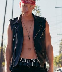 Leather loving hotties 5fb9c0e887434.jpg