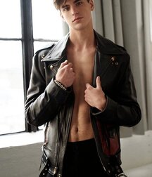 Leather loving hotties 5fb9c0f8b20c5.jpg