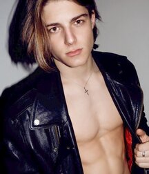 Leather loving hotties 5fb9c0faaf1e2.jpg
