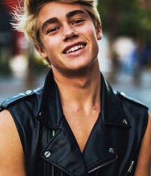 Leather loving hotties 5fb9c104bde3d.jpg