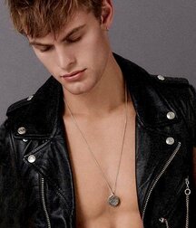 Leather loving hotties 5fb9c10eef491.jpg