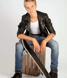 Leather loving hotties 5fb9c11acaef7.jpg