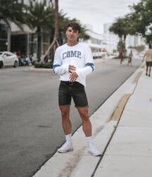 Addicted to sneaks and socks 5fba8d85f0733.jpg