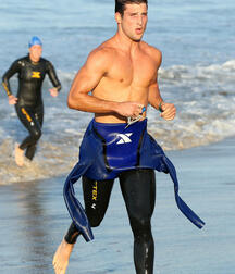 Sports boys in wetsuit 5fbaf2adc6fb5.jpg