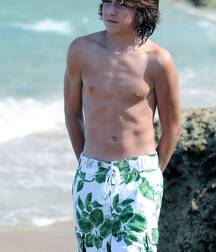 Bois in beach shorts 5fbc0d9caa803.jpg