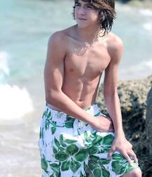 Bois in beach shorts 5fbc0d9e96b26.jpg