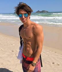 Bois in beach shorts 5fbc0db657fc7.jpg