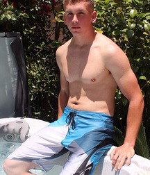 Bois in beach shorts 5fbc0dbab1b97.jpg