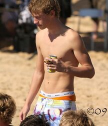 Bois in beach shorts 5fbc0dd1d07a8.jpg