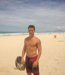 Bois in beach shorts 5fbc0dea8b620.jpg