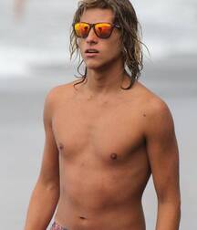 Bois in beach shorts 5fbc0dfce03fd.jpg