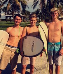 Bois in beach shorts 5fbc0e29ba9d8.jpg