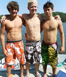 Bois in beach shorts 5fbc0e6645318.jpg