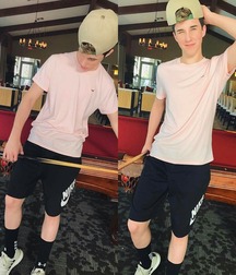 Boys wearing baseball caps 5fbc0ff64011e.jpg