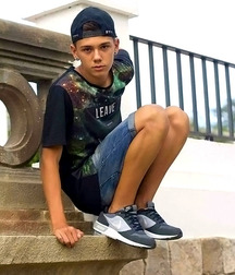 Boys wearing baseball caps 5fbc107ae5a9e.jpg