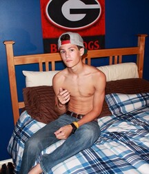Boys wearing baseball caps 5fbc10a5507b1.jpg