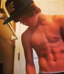 Boys wearing baseball caps 5fbc10bad1dbe.jpg